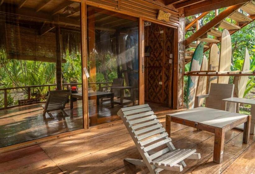 اتاق استاندارد سه تخته با بالکن, Soffta Surf Ranch