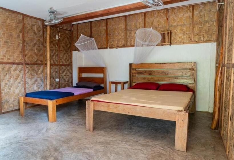 اتاق استاندارد سه تخته با بالکن, Soffta Surf Ranch