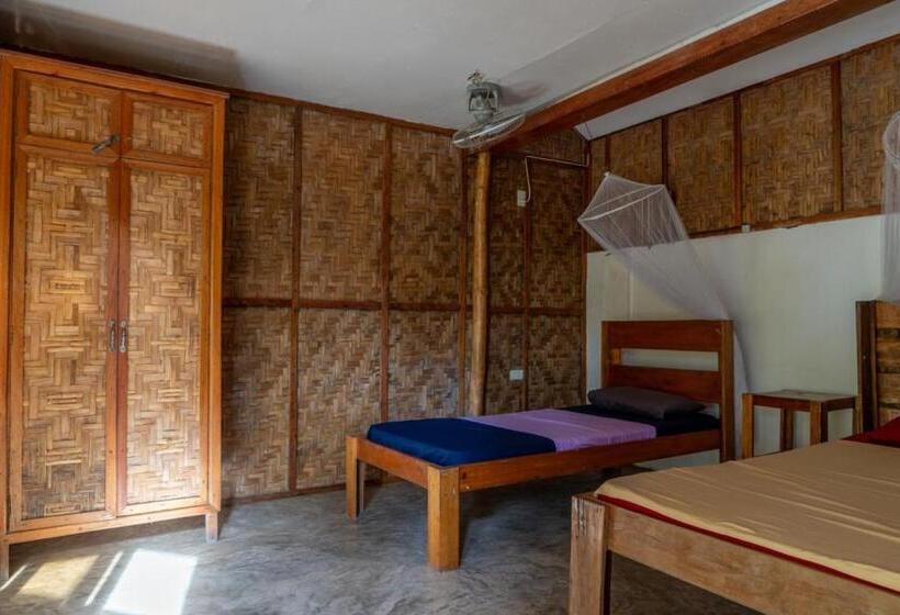 اتاق استاندارد سه تخته با بالکن, Soffta Surf Ranch