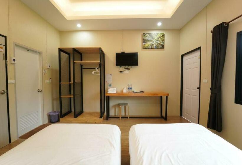 غرفة قياسية مطلة على الجبل, Chillax Khaosok Hostel   Sha Certified