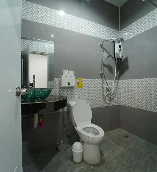 バルコニー付スタンダード４ベッドルーム, Chillax Khaosok Hostel   Sha Certified