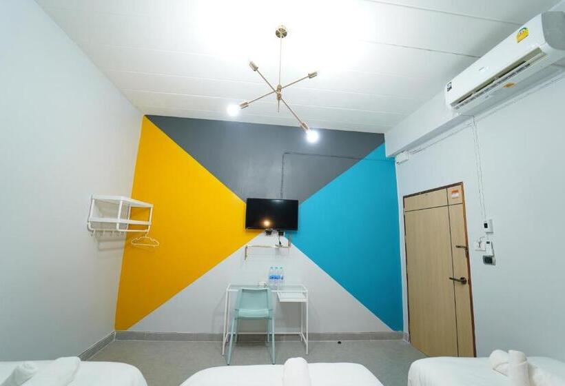 غرفة قياسية ثلاثية حمام مشترك, Chillax Khaosok Hostel   Sha Certified