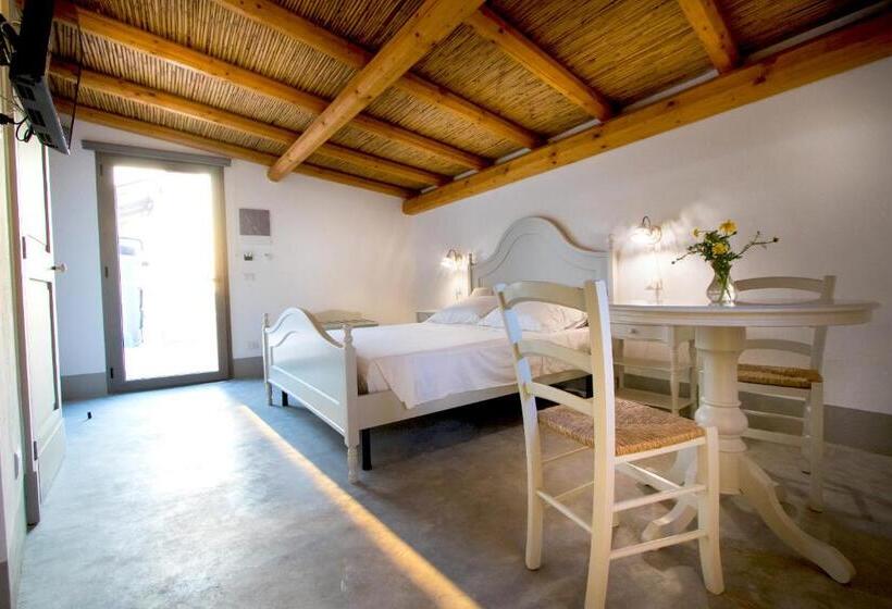 غرفة قياسية مزوَّدة بتراس, Le Finestre Su Porta Carrese   Luxury Rooms