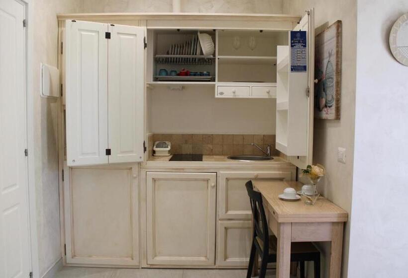 ファミリーステューディオ, Medusa Residence B&b
