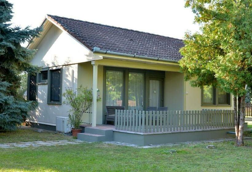 דירת חדר עם טרסה, Parti üdülő