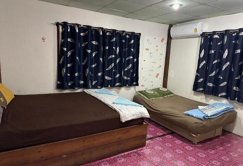 Quarto Quádruplo Estandar, P Un House