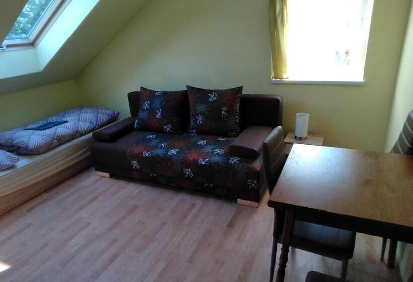 庭の見えるスタンダードトリプルルーム, Ubytovanie Aďka