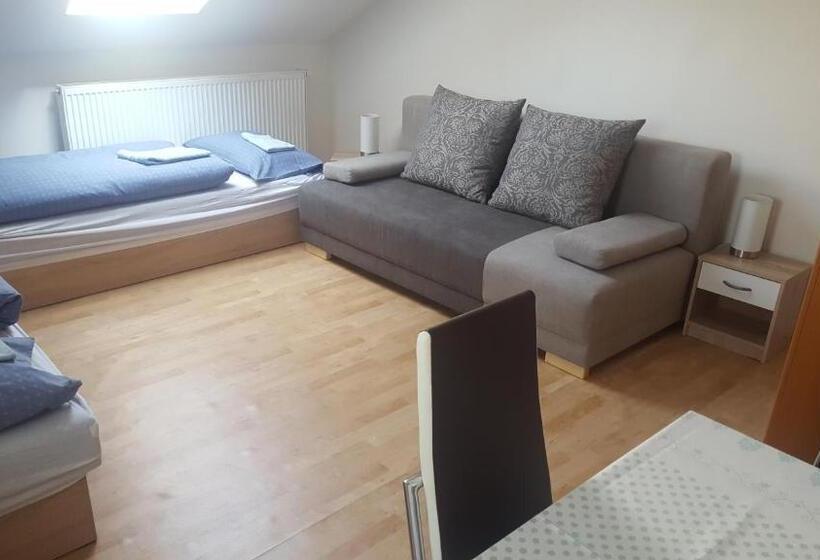 庭の見えるスタンダードトリプルルーム, Ubytovanie Aďka