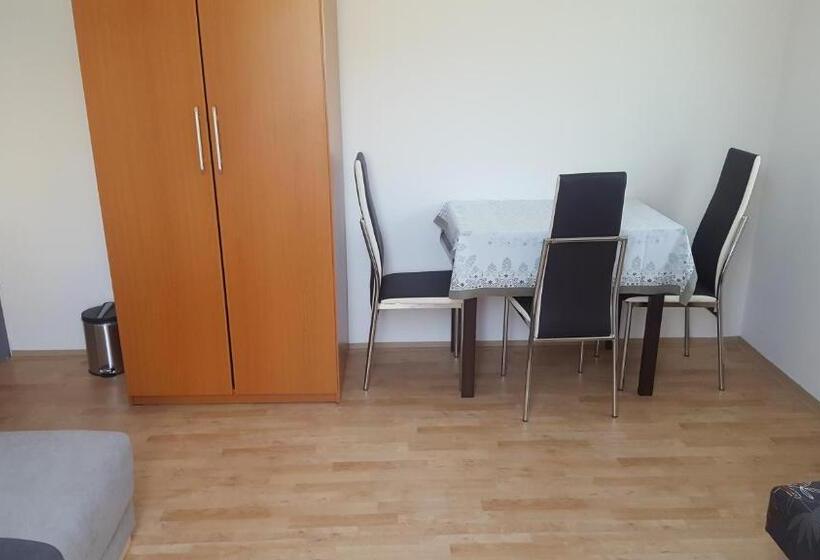 庭の見えるスタンダードトリプルルーム, Ubytovanie Aďka