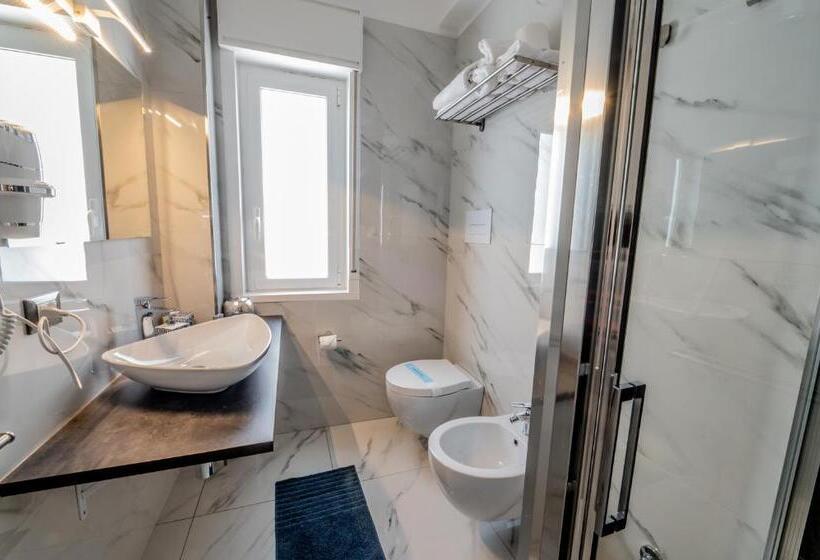 Büyük Çift Kişilik Yataklı Standart Oda, Eolian Port B&b