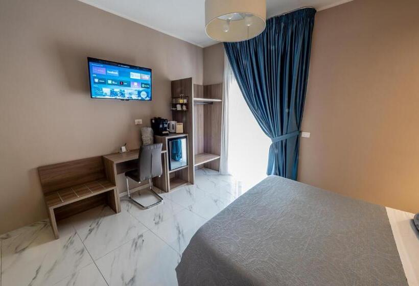 Büyük Çift Kişilik Yataklı Standart Oda, Eolian Port B&b