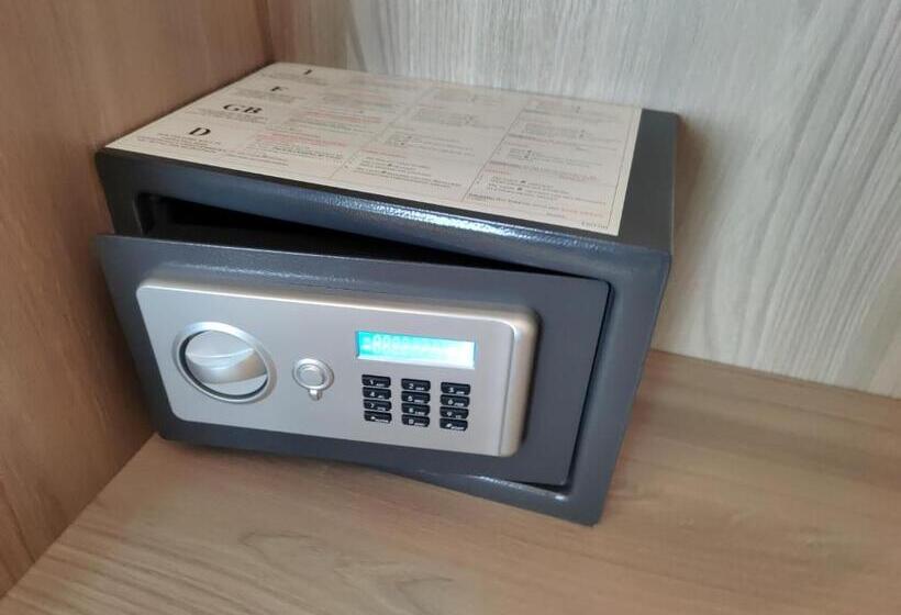 Büyük Çift Kişilik Yataklı Standart Oda, Eolian Port B&b