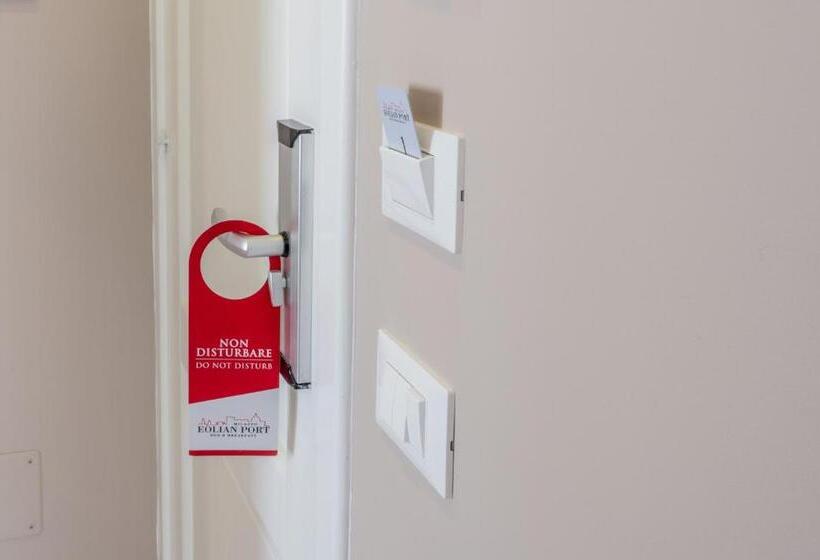 Büyük Çift Kişilik Yataklı Standart Oda, Eolian Port B&b