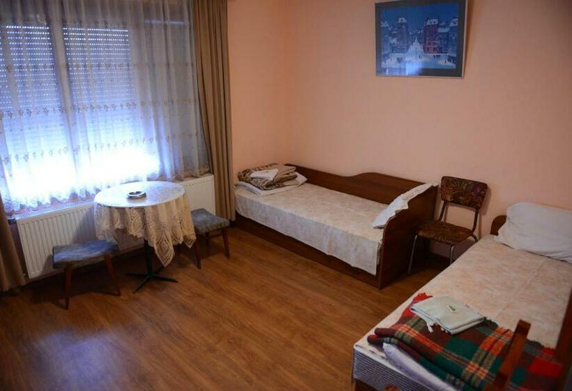 Номер Стандарт, Delieva House