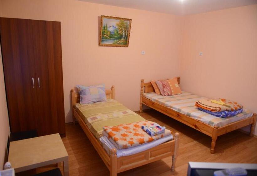 Номер Стандарт, Delieva House