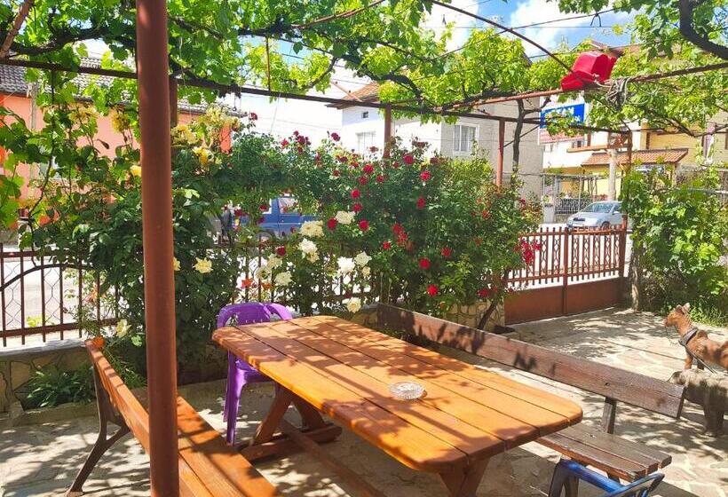 Номер Стандарт, Delieva House