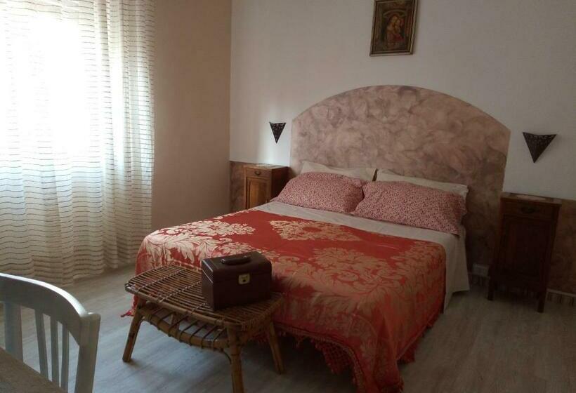 اتاق لوکس, La Villa