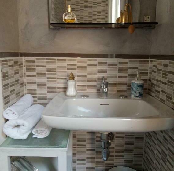 اتاق لوکس, La Villa