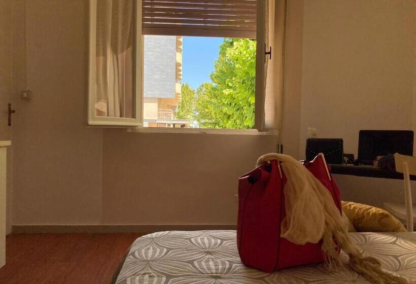 اتاق لوکس, La Villa