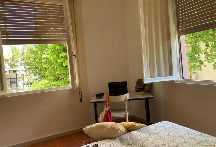 اتاق لوکس, La Villa