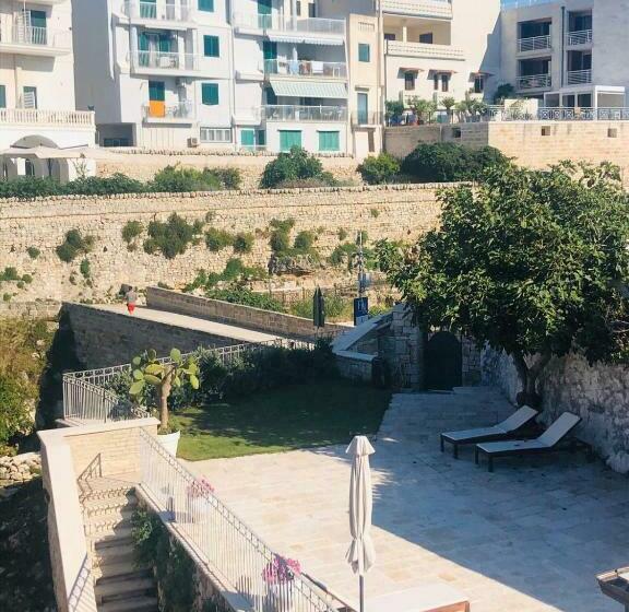 اتاق خانوادگی, Lamanna Summer House