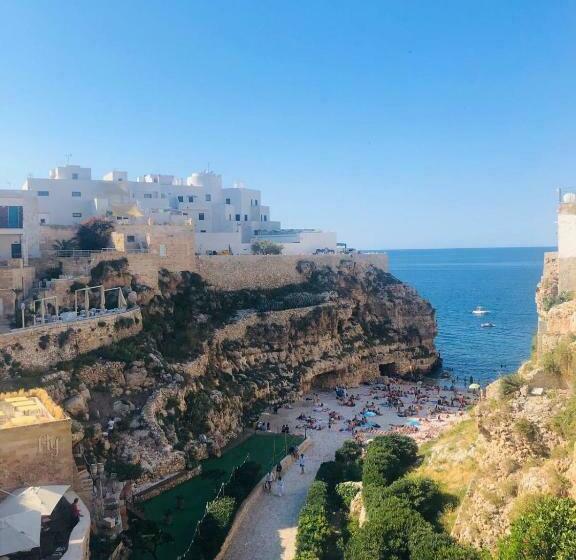 اتاق خانوادگی, Lamanna Summer House