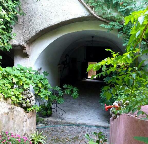 غرفة قياسية رباعية, Palazzo Caracciolo