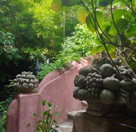 غرفة قياسية رباعية, Palazzo Caracciolo