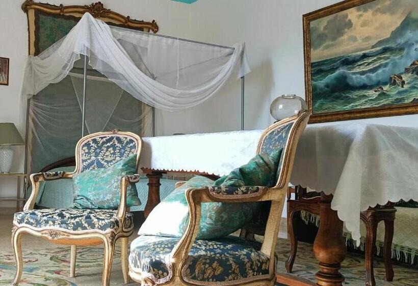 غرفة قياسية ثلاثية مع حمام خارجي, Palazzo Caracciolo