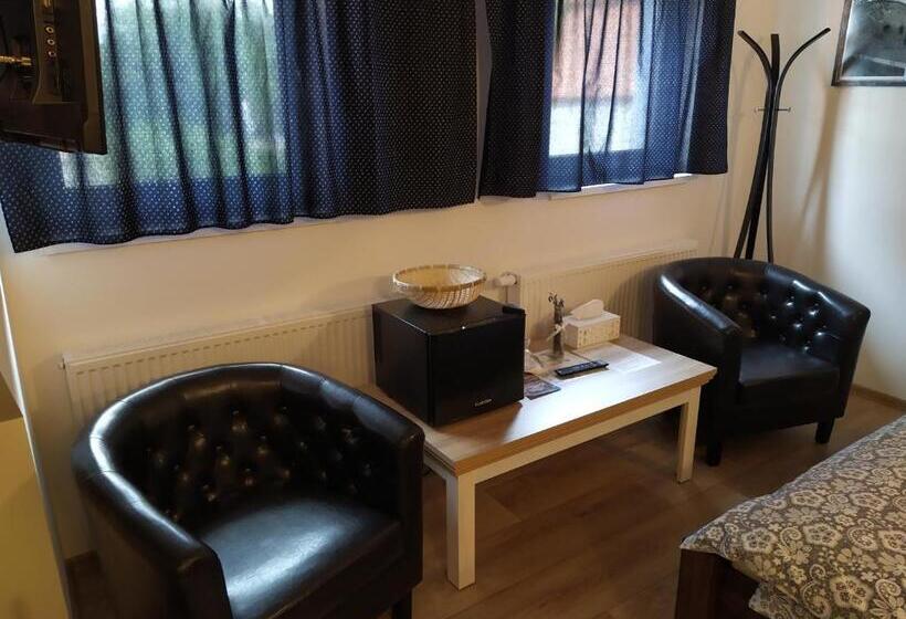 スタンダード4人部屋, Penzion A Restaurace U Kalendů