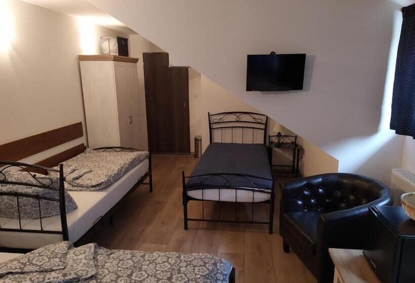 スタンダード4人部屋, Penzion A Restaurace U Kalendů