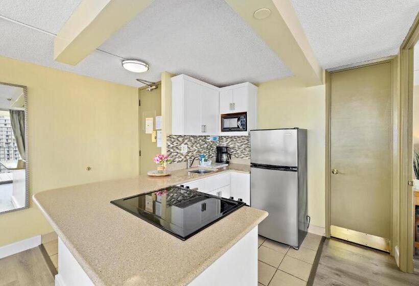 آپارتمان 1 خوابه با چشم‌انداز دریا, Pacific Monarch   1 Br   Ocean And City Views!