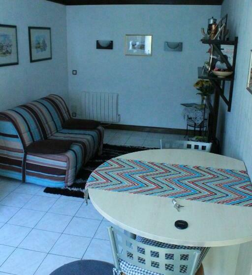 자쿠지 스위트, Les Champs Dorés