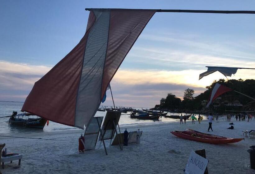 غرفة عائلية مطلّة علي البحر, Forra Pattaya Beach Front Bungalow