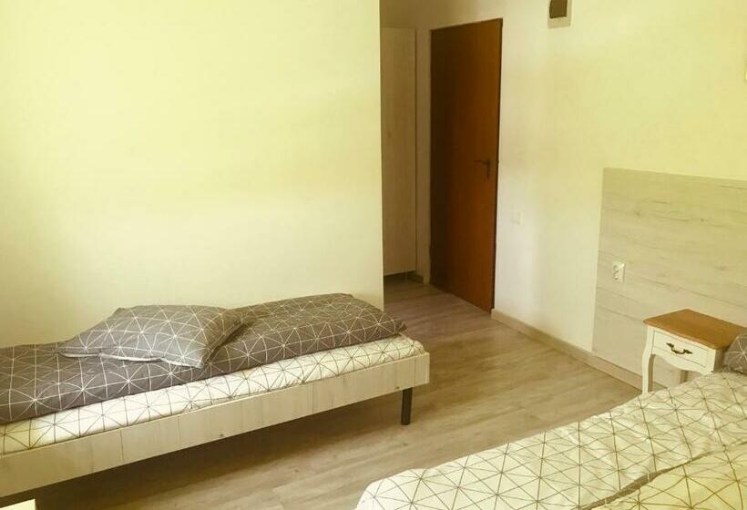 غرفة كومفورت ثلاثية, Casa Ryana