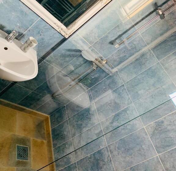 غرفة قياسية ثلاثية, Casa Ryana