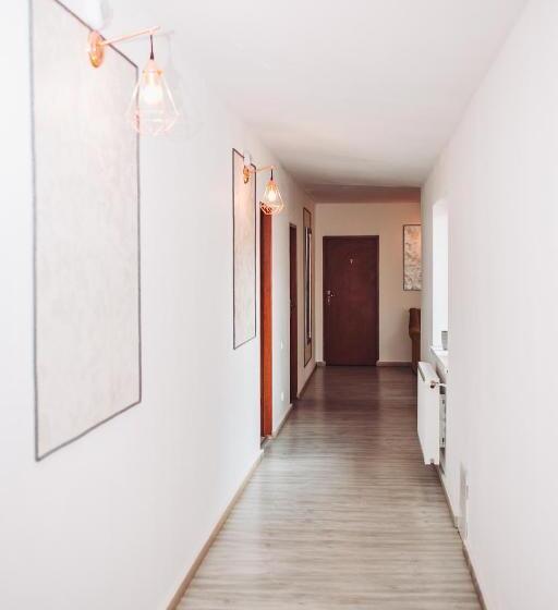 غرفة قياسية ثلاثية, Casa Ryana