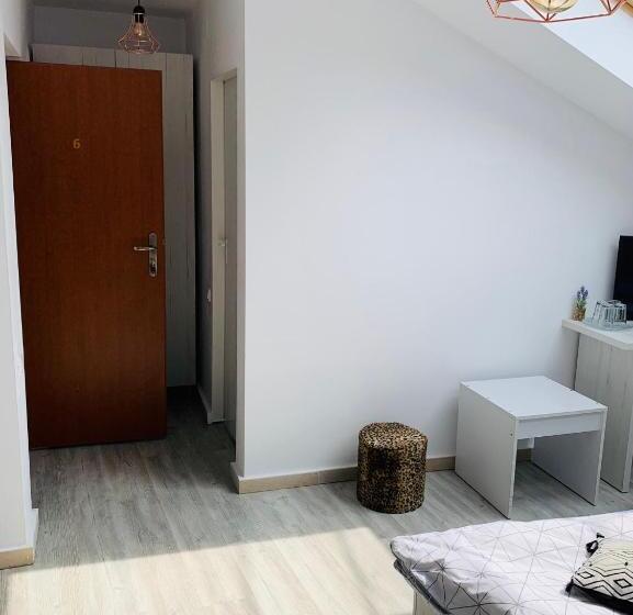 غرفة قياسية رباعية, Casa Ryana