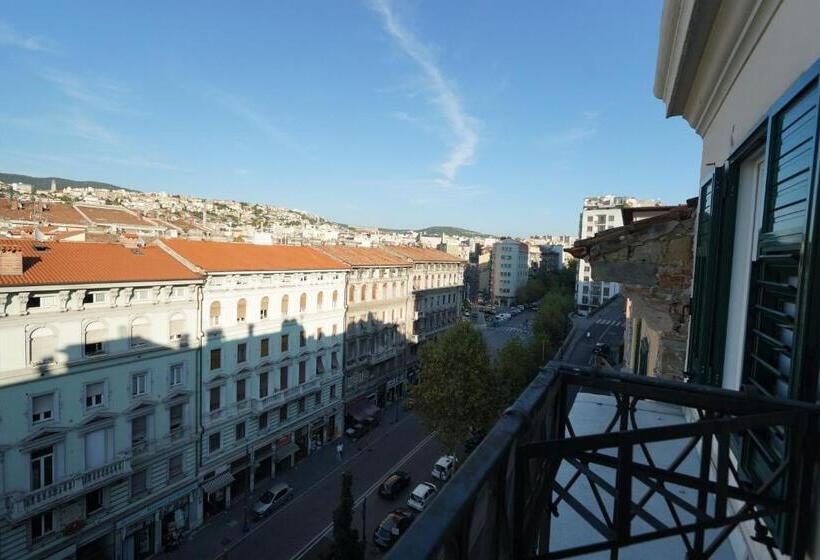 اتاق استاندارد سه نفره, Garibaldino Rooms