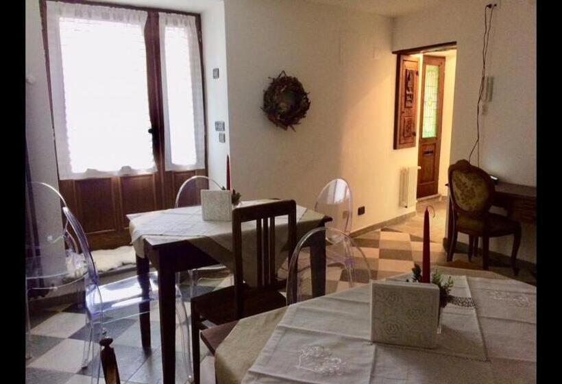 سوییت سوپریور, Aymon De Challant