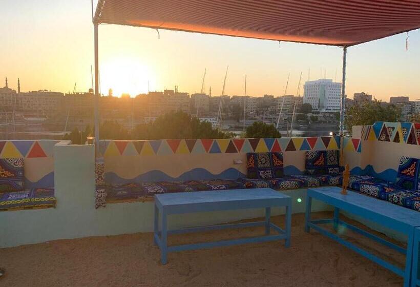 اتاق لوکس, Bob Marley Guest House