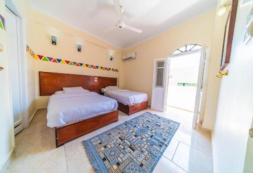 اتاق اکونومی, Bob Marley Guest House