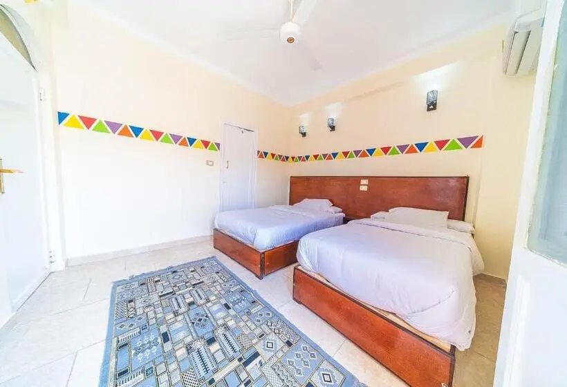 اتاق اکونومی, Bob Marley Guest House
