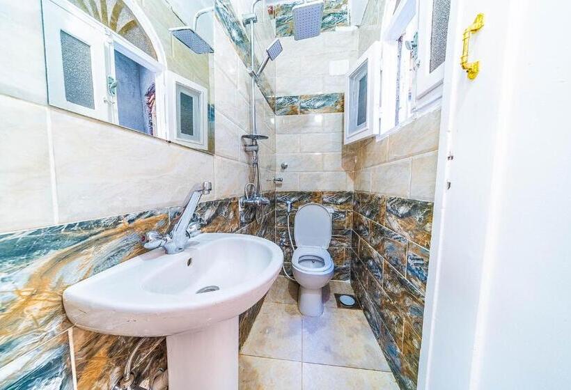 اتاق اکونومی, Bob Marley Guest House