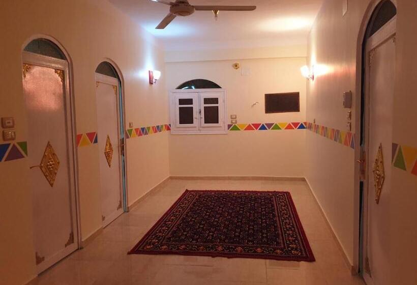 اتاق اکونومی, Bob Marley Guest House