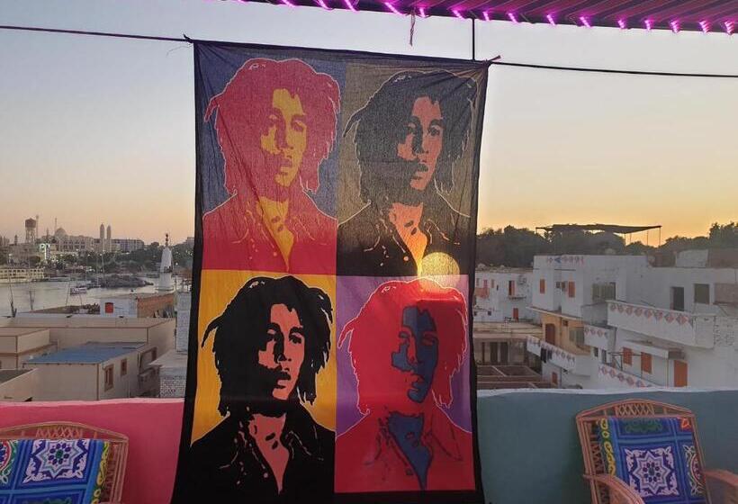 اتاق سهنفرۀ استاندارد با سرویس بهداشتی بیرون از اتاق, Bob Marley Guest House