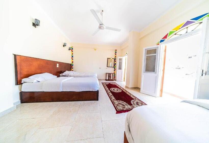 اتاق سهنفرۀ استاندارد با سرویس بهداشتی بیرون از اتاق, Bob Marley Guest House