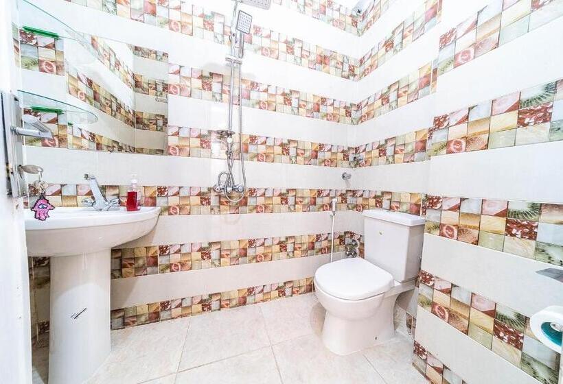 اتاق سهنفرۀ استاندارد با سرویس بهداشتی بیرون از اتاق, Bob Marley Guest House