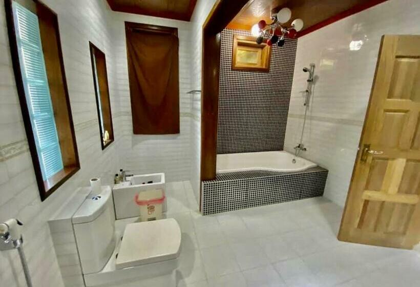 اتاق لوکس, Endhaa, Divers Home