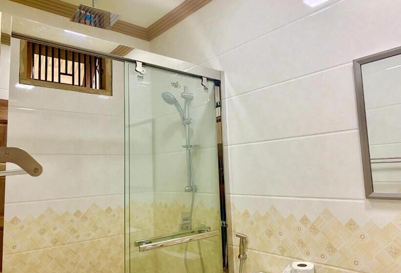 اتاق لوکس, Endhaa, Divers Home